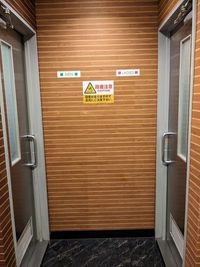 カラオケバナナクラブ 瓦町店 《9～10名用》カラオケルーム【サイズL】の室内の写真
