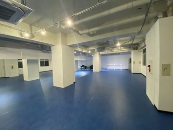リノリウムの床、ダンスやヨガに最適なダンススタジオ - スタジオnano