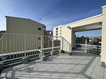 4階から階段にて屋上へ出られます。
リフレッシュもできます - いいオフィスファーストスペース 4階　ドアなし　半個室　(G)のその他の写真