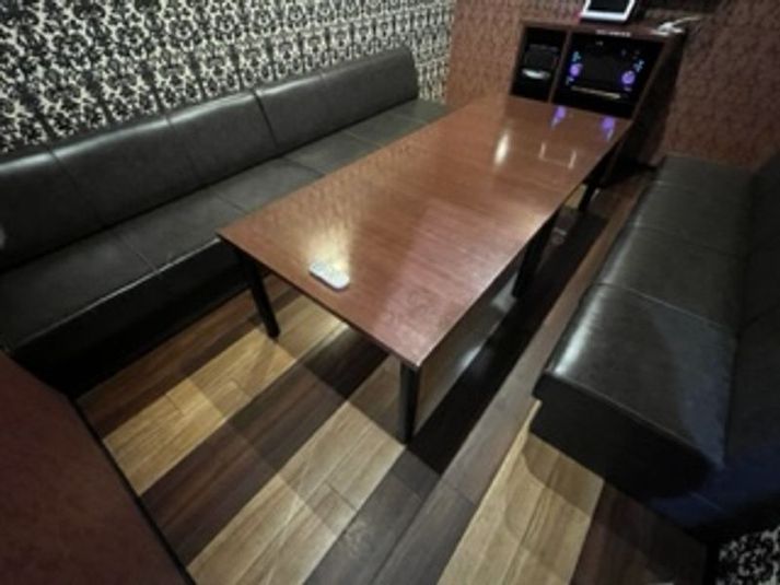 《9～10名用》カラオケルーム【サイズL】 - カラオケビッグエコー 屋島店