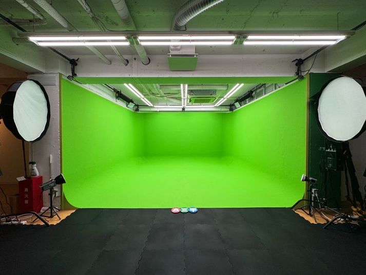 グリーンバック3面R+床　幅4ｍ×奥行4ｍ×高さ2.4ｍ - 森三平スタジオの室内の写真