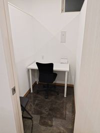 明るい空間で作業効率アップ！！ - いいオフィスファーストスペース 個室3F（B）の室内の写真