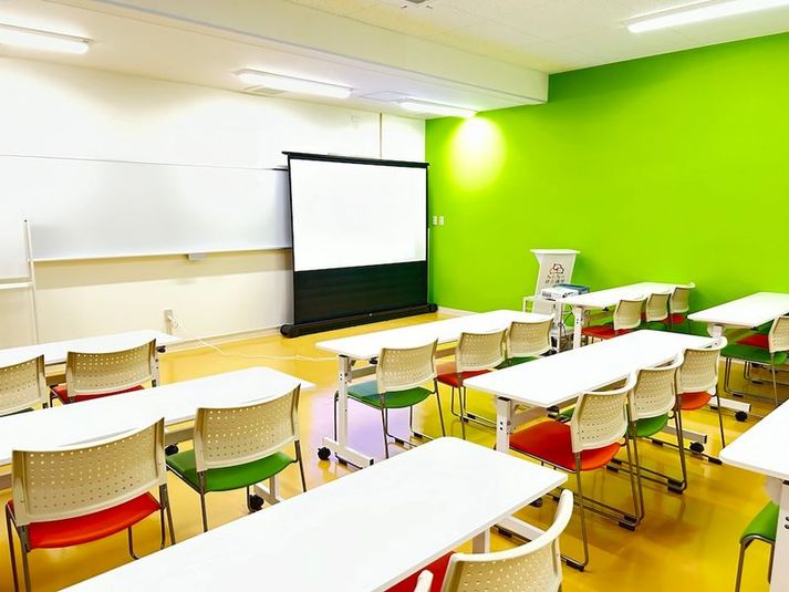 壺川203会議室[定員39+予備椅子] - みんなの貸会議室 那覇壺川店
