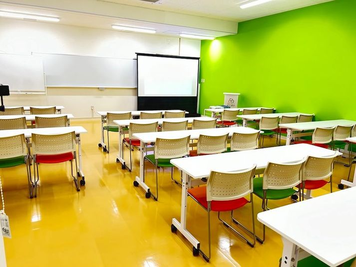 壺川203会議室[定員39+予備椅子] - みんなの貸会議室 那覇壺川店