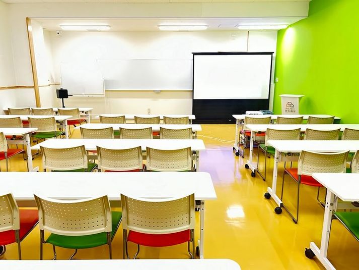 壺川203会議室[定員39+予備椅子] - みんなの貸会議室 那覇壺川店