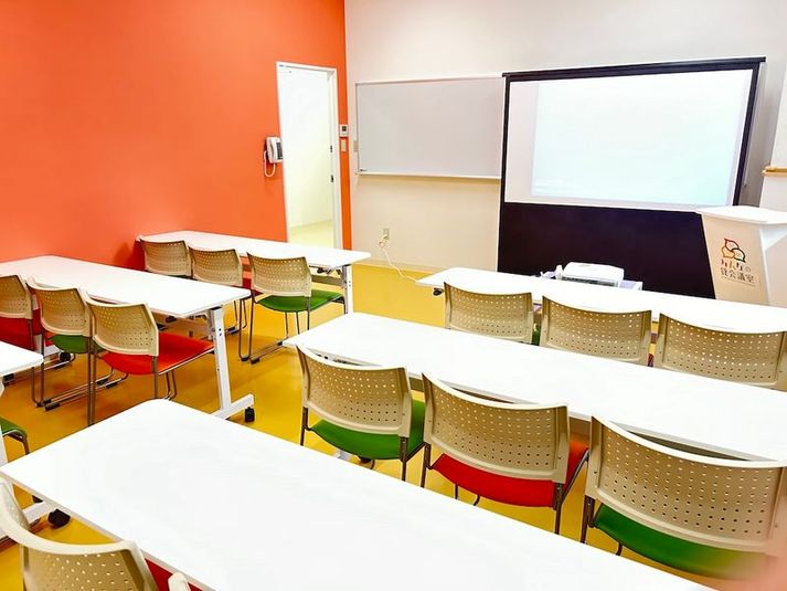 壺川202会議室[定員18+予備椅子] - みんなの貸会議室 那覇壺川店