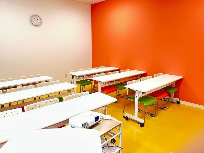 壺川202会議室[定員18+予備椅子] - みんなの貸会議室 那覇壺川店