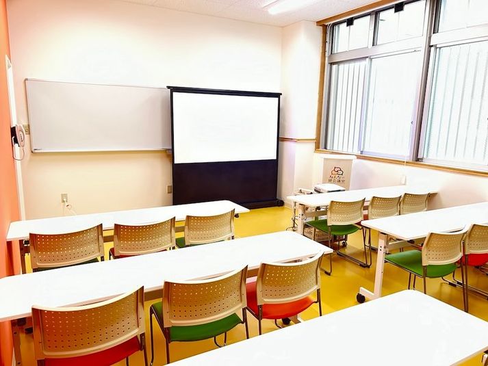 壺川202会議室[定員18+予備椅子] - みんなの貸会議室 那覇壺川店