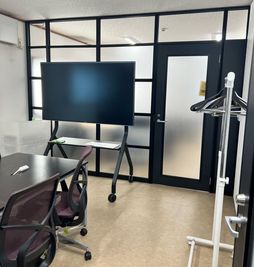 平日割引　布田駅徒歩1分　ZOOM会議やリモートでも使える会議室 ワークスペース＃MAXHUB - プライマリンク会議室