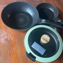 フライパン（大・小）
浅めの鍋 - わくわくスペース　あつまるべ キッチン付きレンタルスペースの設備の写真