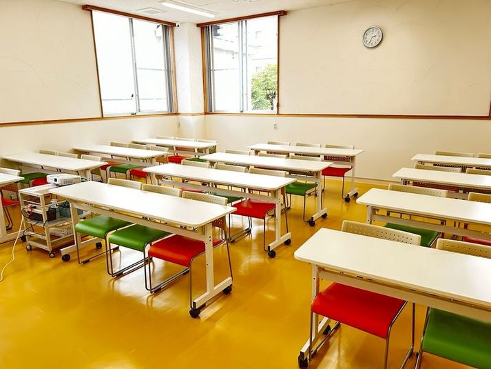 壺川204会議室[定員42+予備椅子] - みんなの貸会議室 那覇壺川店