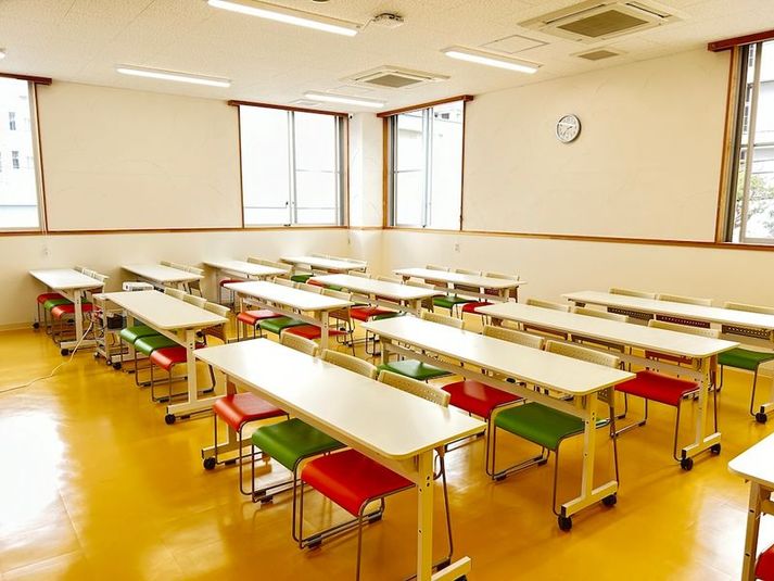 壺川204会議室[定員42+予備椅子] - みんなの貸会議室 那覇壺川店