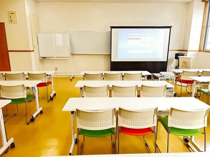 壺川204会議室[定員42+予備椅子] - みんなの貸会議室 那覇壺川店