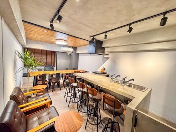 リノスペkitchen新宿御苑 【11~20名様専用】レンタスペース/レンタルキッチン/パーティの室内の写真