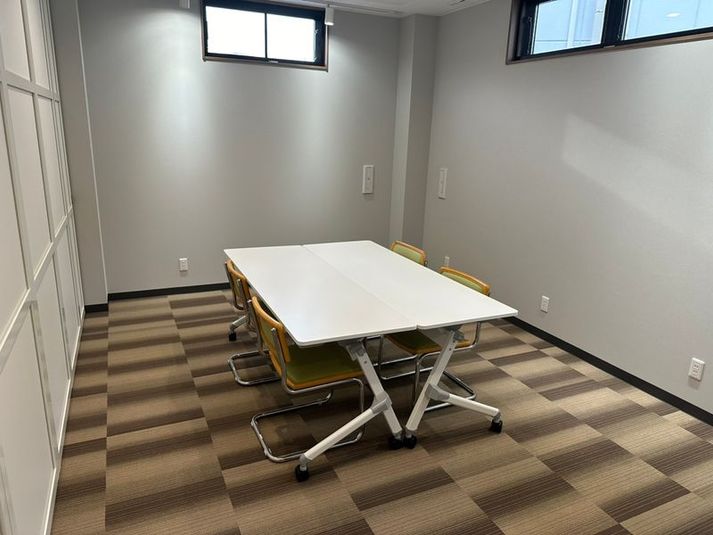 8名会議室 - 停車場