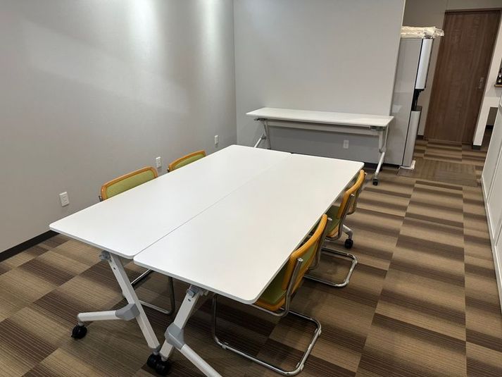 8名会議室 - 停車場