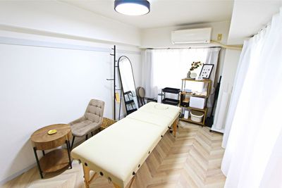 【NEW OPEN🎉】《中目黒駅3分》完全個室レンタルサロン🌿カフェオレ色を基調とした良質空間✨無料備品を多数ご用意 - レンタルサロンtreat中目黒店