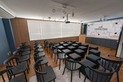 大人数のセミナーにも対応 - LAMP（ランプ）五反田駅西口店 【最大40名】五反田駅西口｜パーティ/会議/多目的【KTY02】の室内の写真