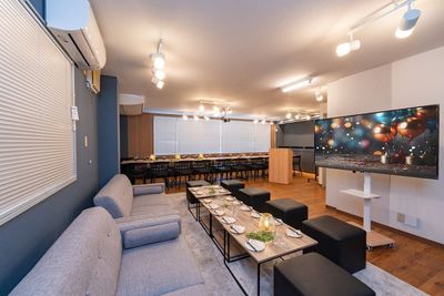 大型スクリーン以外にテレビもあります - LAMP（ランプ）五反田駅西口店 【最大40名】五反田駅西口｜パーティ/会議/多目的【KTY02】の室内の写真