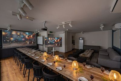 大型スクリーンとテレビ - LAMP（ランプ）五反田駅西口店 【最大40名】五反田駅西口｜パーティ/会議/多目的【KTY02】の室内の写真