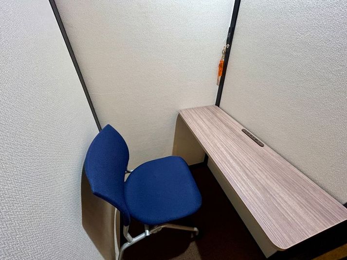 グレイドパーク秋葉原（旧：TIMESHARING秋葉原奥山ビル） テレワークブース C（小）の室内の写真
