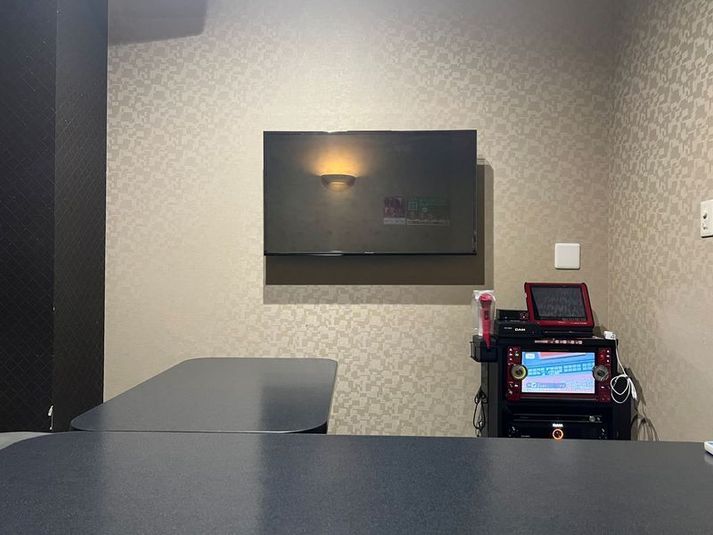 《5～8名用》カラオケルーム【サイズM】 - カラオケビッグエコー レインボー店 