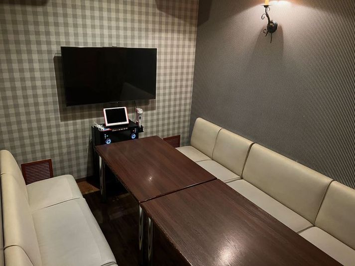 《9～10名用》カラオケルーム【サイズL】 - カラオケビッグエコー レインボー店 