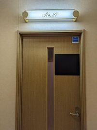 カラオケバナナクラブ＆ビッグエコー サンフラワー店 《1～4名用》カラオケルーム【サイズS】の室内の写真