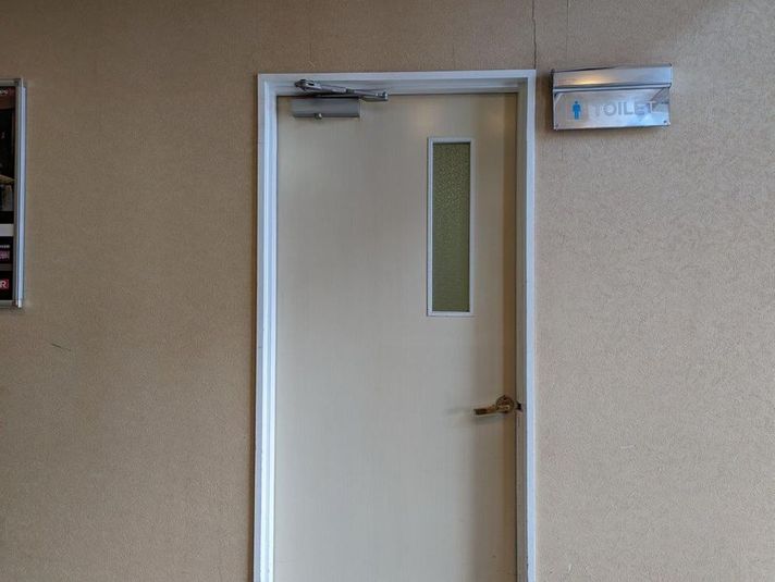 《1～4名用》カラオケルーム【サイズS】 - カラオケバナナクラブ＆ビッグエコー サンフラワー店