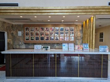 カラオケバナナクラブ＆ビッグエコー サンフラワー店 《1～4名用》カラオケルーム【サイズS】の室内の写真