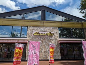 カラオケバナナクラブ＆ビッグエコー サンフラワー店 《1～4名用》カラオケルーム【サイズS】の室内の写真