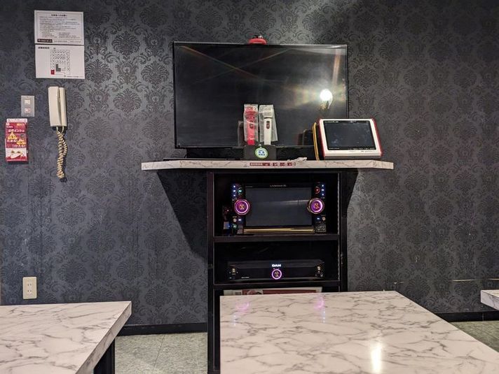 《9～10名用》カラオケルーム【サイズL】 - カラオケバナナクラブ＆ビッグエコー サンフラワー店