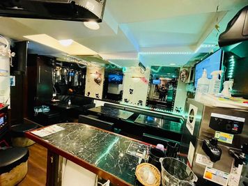 カラオケバー 音色 上野広小路 カラオケバー 音色 上野🎤カラオケ歌い放題🎶の室内の写真