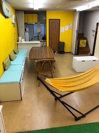 １階/大きめなダイニングテーブルと長椅子 - OhanaRentalSpace NEW HOPE Rental SPACEの室内の写真
