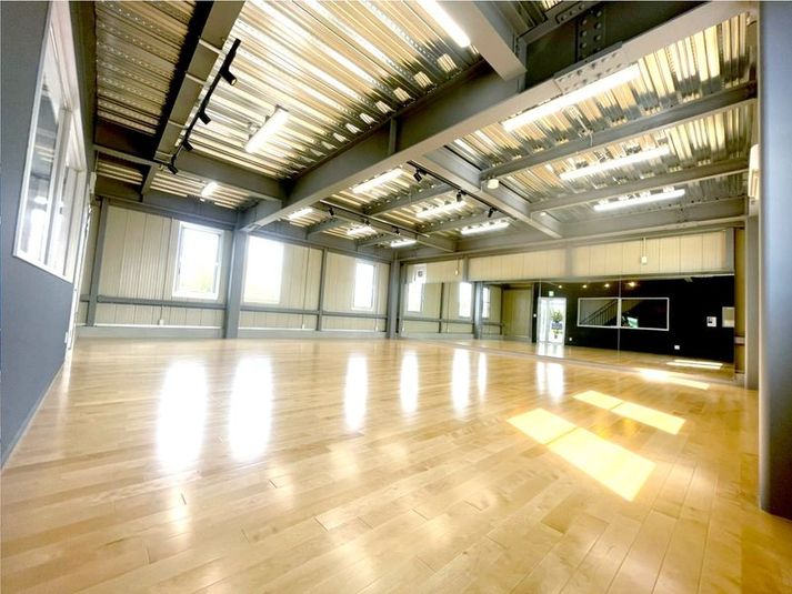 ダンス・ヨガ・演劇などのお稽古から撮影等にもオススメの多目的スペース - 石川県AION小松スタジオ 小松スタジオ1Fの室内の写真