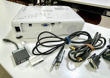 プロジェクターの接続ケーブル類です。 - 貸会議室アクア大宮東口  203号室の設備の写真