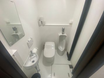 男性用トイレ - OPENBASE SHIBUYA B1F STUDIOの設備の写真