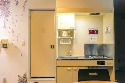 キッチン～トイレ扉 - 467_シアタールームJIZAI目黒 レンタルスペースの室内の写真
