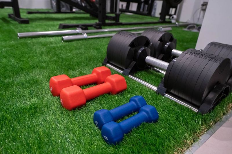 完全個室のパーソナルトレーニングジム - REXFITパーソナルジム 四天王寺前夕陽ケ丘店