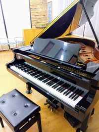 グランドピアノ　C2L - ヤマハミュージックジャパン　西新潟総合センター 防音部屋 L-3の室内の写真