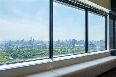 会議室からは大阪城がご覧いただけます。 - Reqree OBP(リクリー大阪ビジネスパーク) 大阪城を一望できる会議室の室内の写真