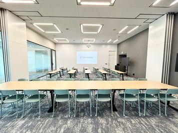 【パーテーションを開けると広くご利用いただけます】 - TIME SHARING 勝どき 晴海トリトン X棟 Conference Room Ⅱ＋Ⅲの室内の写真