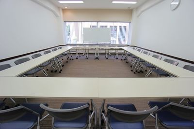 名古屋会議室 名古屋伏見駅前店 第4会議室【室料30%オフ】 の室内の写真