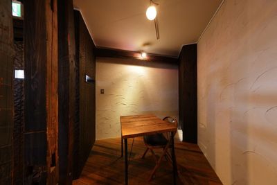 少し離れた作業＆雑談スペース - STUDIO SUN 大きなBarカウンターが特徴 キッチン付きレンタルスペースの室内の写真