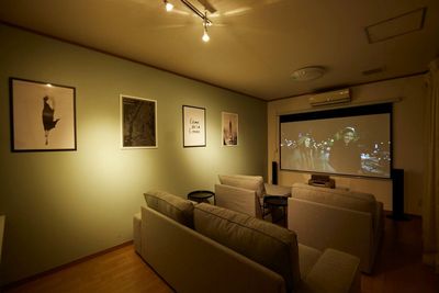 ■5組限定電撃セール⚡6時間9990円パック残1組■🚶駅3分🎬朝まで貸切💕ふかふか寝ころびソファ📺100インチ✨毎日清掃 - MOND大宮