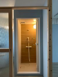 シャワー室 - ブリヤート シャワーや洗濯機付きのフリースペースの設備の写真