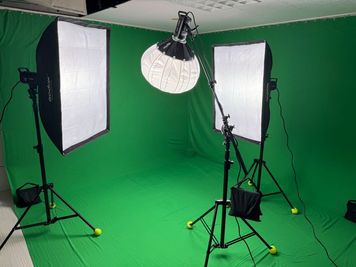 ハイスペックなLEDビデオライトを3台ご用意★1台は提灯タイプで十分な光量、もちろん全て無料使用OK！ - Studio Bis 五反田徒歩3分！動画撮影・配信が人気【Studio Bis】の設備の写真