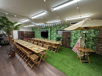 BIZ CAMP BASE 多目的レンタルスペース　キッチン、バスルーム付の室内の写真