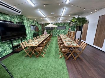 BIZ CAMP BASE 多目的レンタルスペース　キッチン、バスルーム付の室内の写真