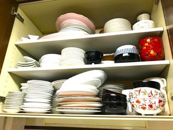 パーティー皿や取り皿など。皿類は有り過ぎますよね・・・ - 祐天寺アトリエ 16～49名で利用の方用 ペット可★ゆったり25帖キッチン付の設備の写真